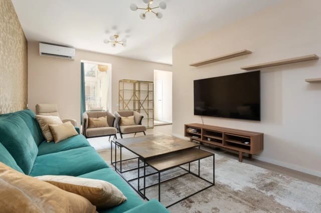 4 slaapkamer Flat te huur in Barcelona stad - € 1.600 (Ref: 10034592)