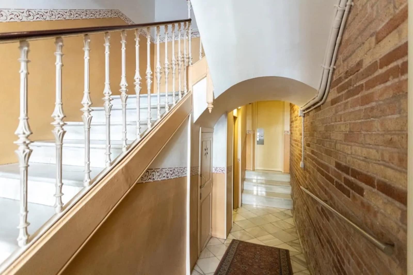 4 slaapkamer Flat te huur in Barcelona stad - € 1.600 (Ref: 10034592)