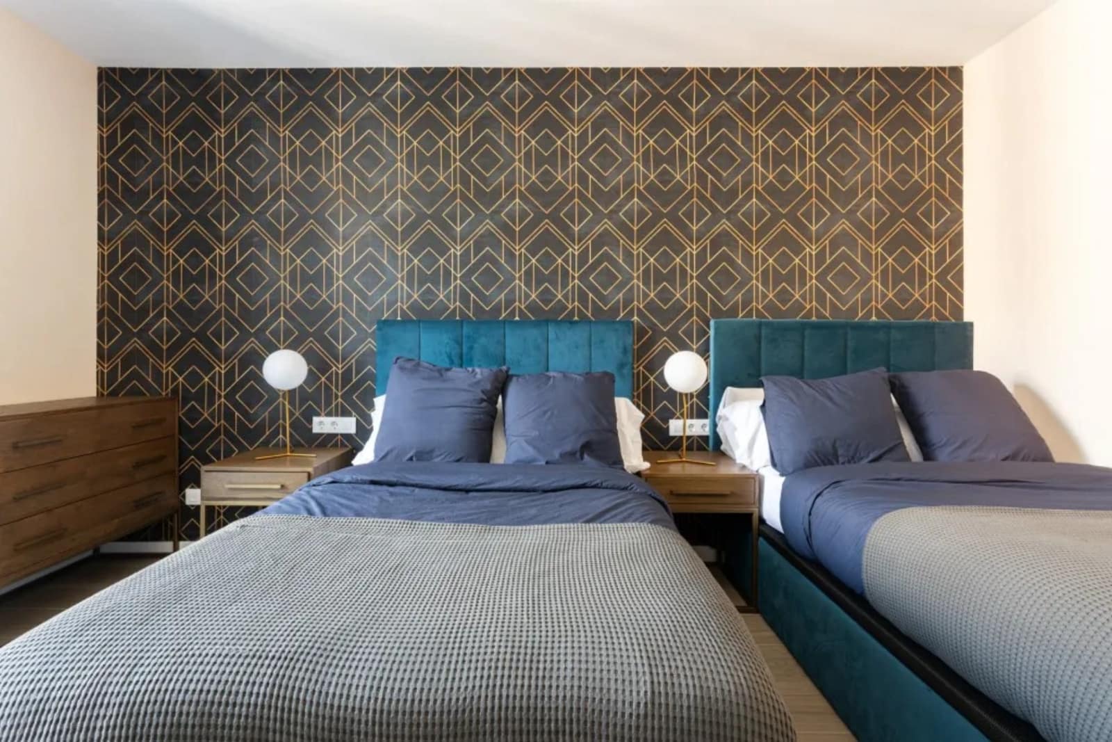 4 slaapkamer Flat te huur in Barcelona stad - € 1.600 (Ref: 10034592)