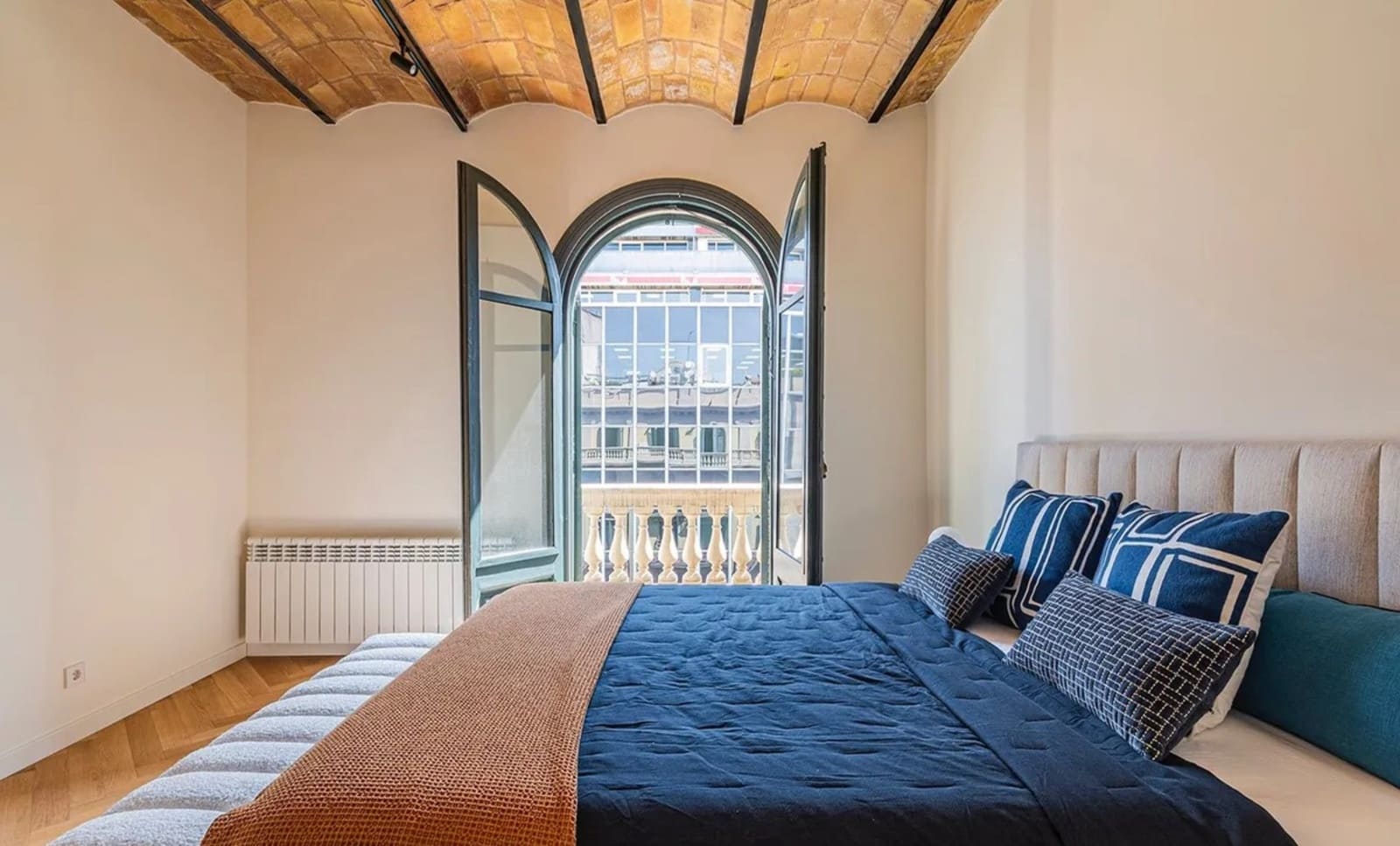 5 Zimmer Wohnung zu vermieten in Barcelona Stadt - 2.000 € (Ref: 10034593)