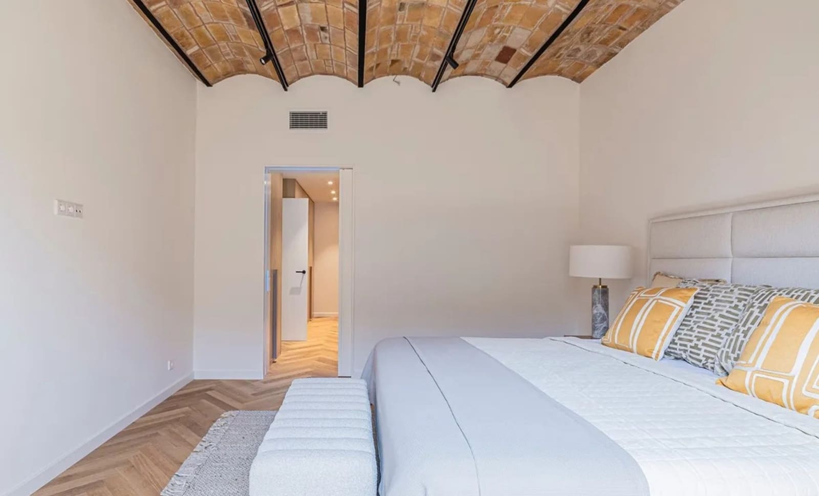 5 Zimmer Wohnung zu vermieten in Barcelona Stadt - 2.000 € (Ref: 10034593)