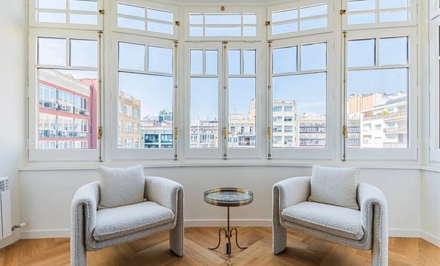 5 slaapkamer Flat te huur in Barcelona stad - € 2.000 (Ref: 10034593)