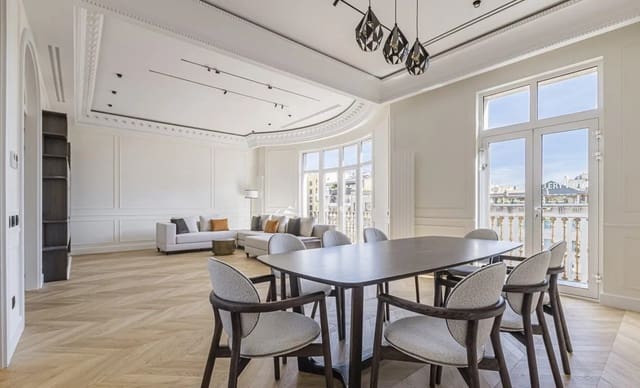 4 bedroom Flat for rent in Barcelona city - € 1,500 (Ref: 10039111)