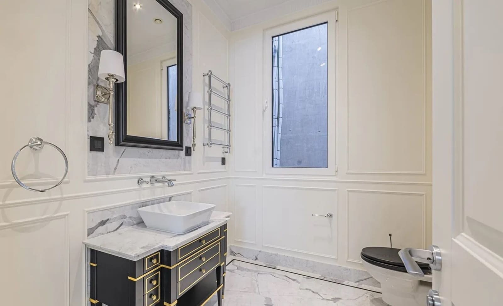 Piso de 4 habitaciones en Barcelona ciudad en alquiler - 1.500 € (Ref: 10039111)