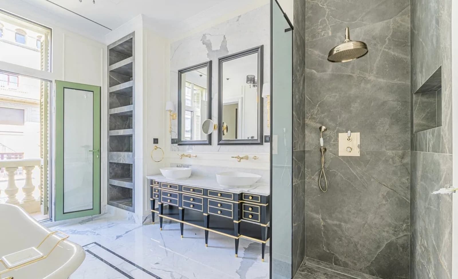 Piso de 4 habitaciones en Barcelona ciudad en alquiler - 1.500 € (Ref: 10039111)