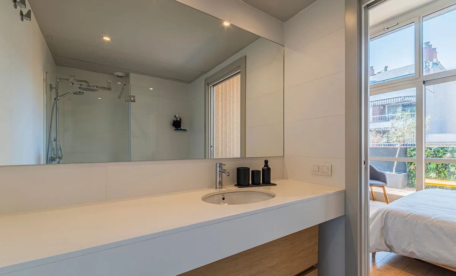 2 bedroom Flat for rent in Barcelona city with pool garage - € 1,300 (Ref: 10039158)