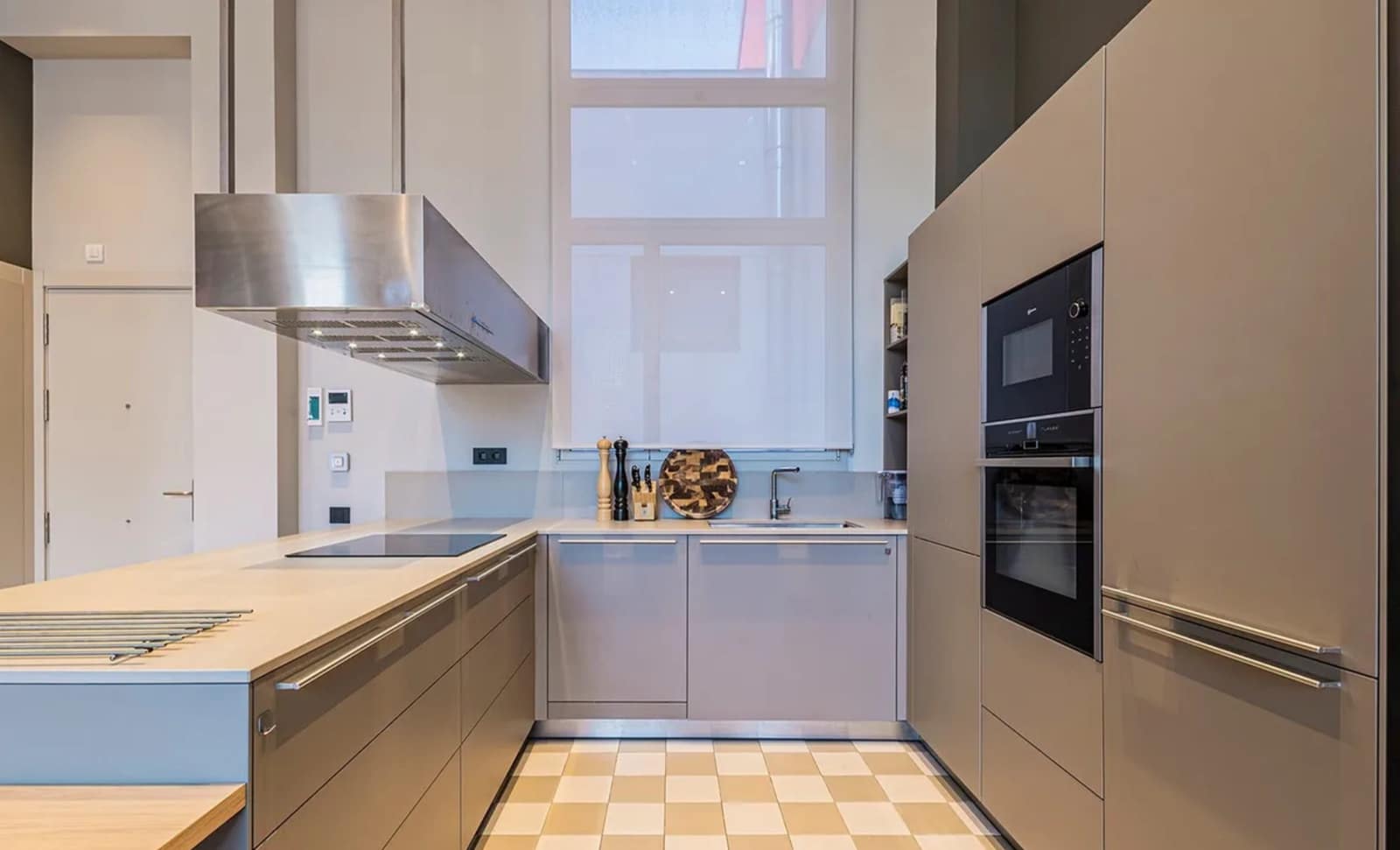 2 bedroom Flat for rent in Barcelona city with pool garage - € 1,300 (Ref: 10039158)