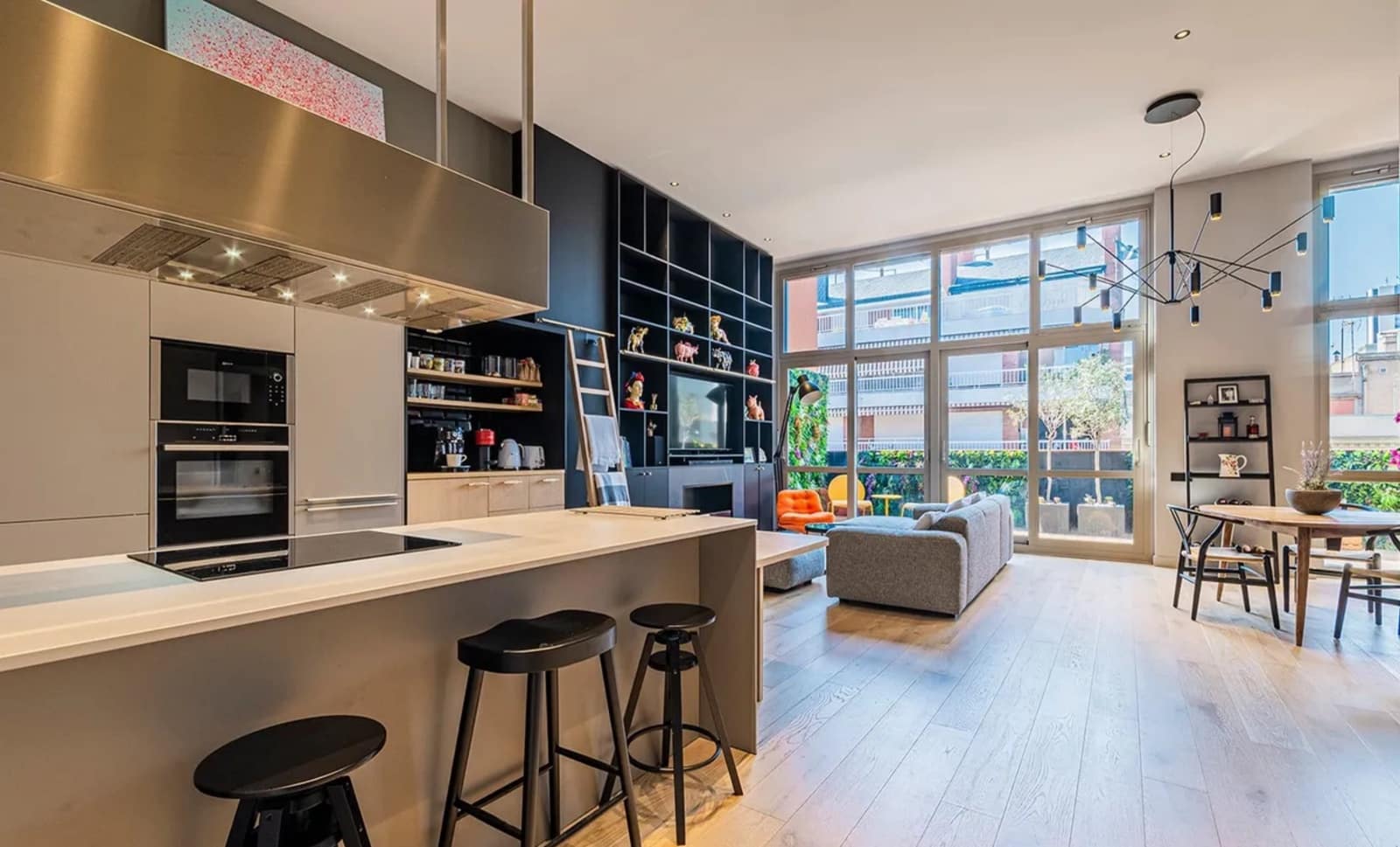 2 bedroom Flat for rent in Barcelona city with pool garage - € 1,300 (Ref: 10039158)