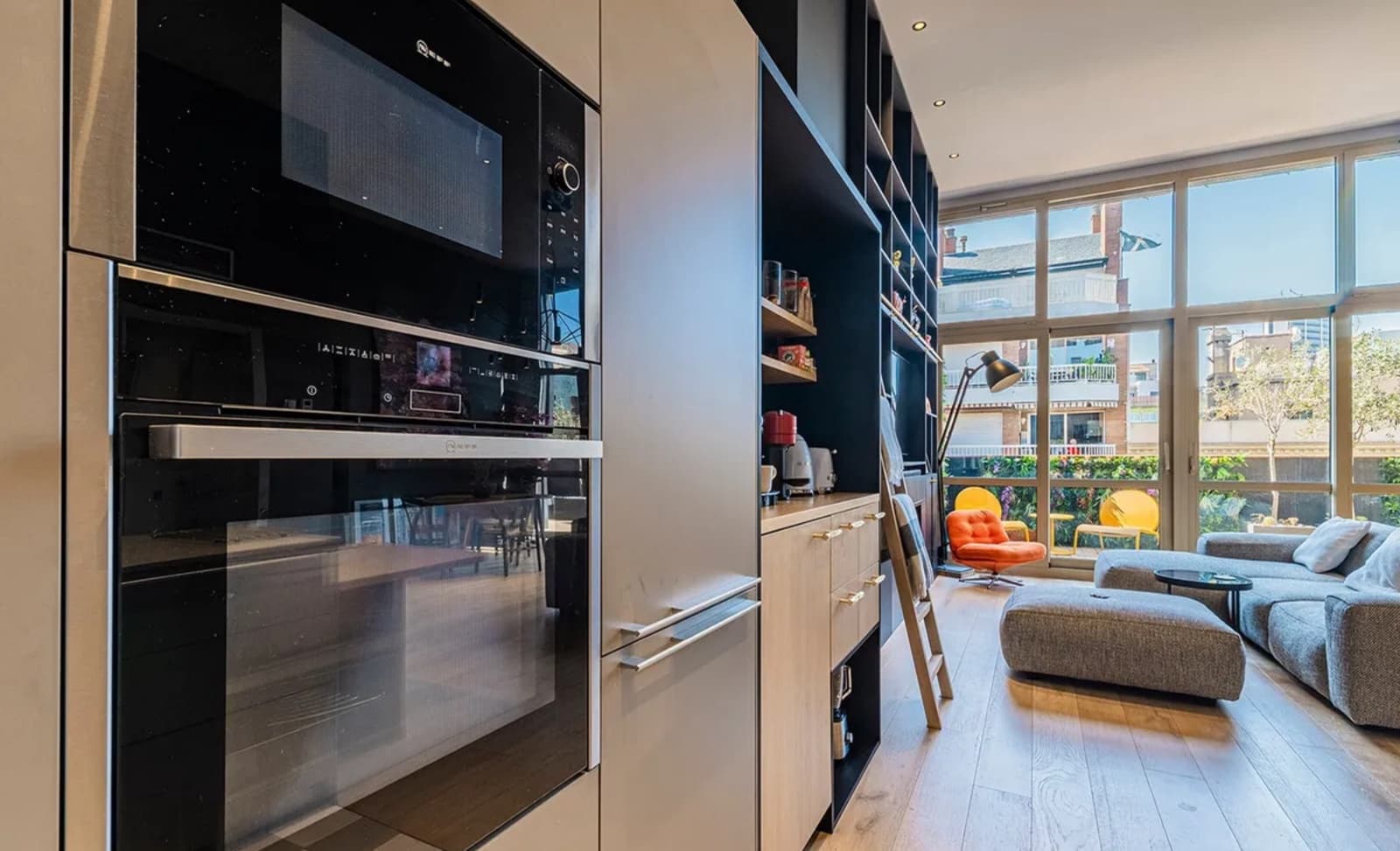 2 bedroom Flat for rent in Barcelona city with pool garage - € 1,300 (Ref: 10039158)