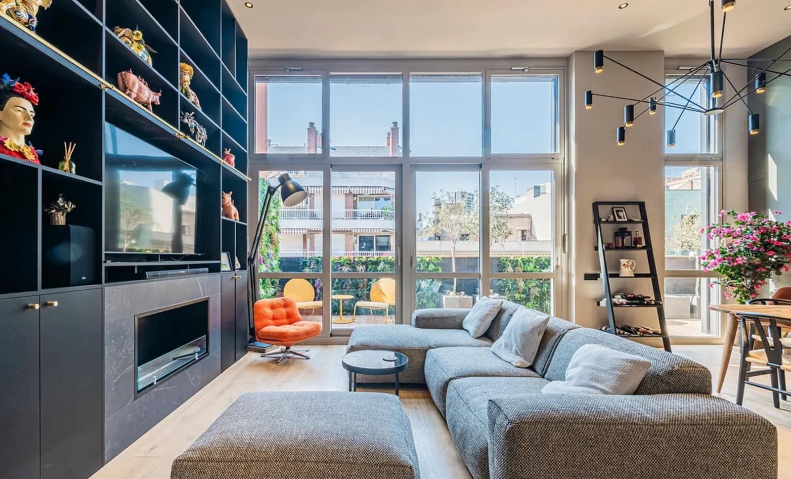 2 bedroom Flat for rent in Barcelona city with pool garage - € 1,300 (Ref: 10039158)