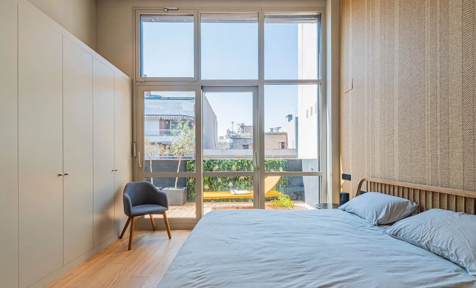 2 bedroom Flat for rent in Barcelona city with pool garage - € 1,300 (Ref: 10039158)