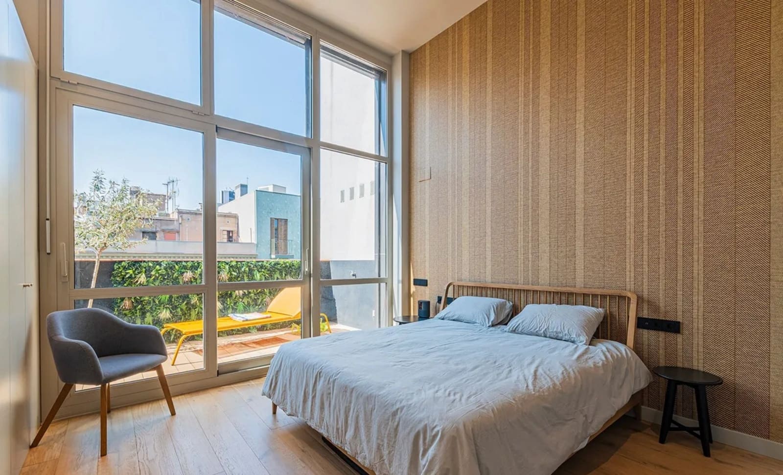2 bedroom Flat for rent in Barcelona city with pool garage - € 1,300 (Ref: 10039158)