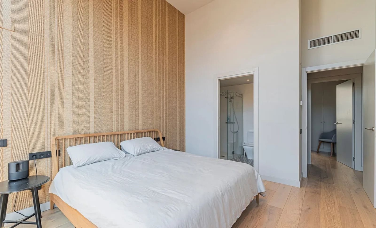 2 bedroom Flat for rent in Barcelona city with pool garage - € 1,300 (Ref: 10039158)