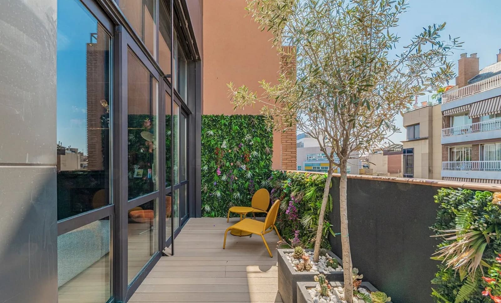 2 bedroom Flat for rent in Barcelona city with pool garage - € 1,300 (Ref: 10039158)