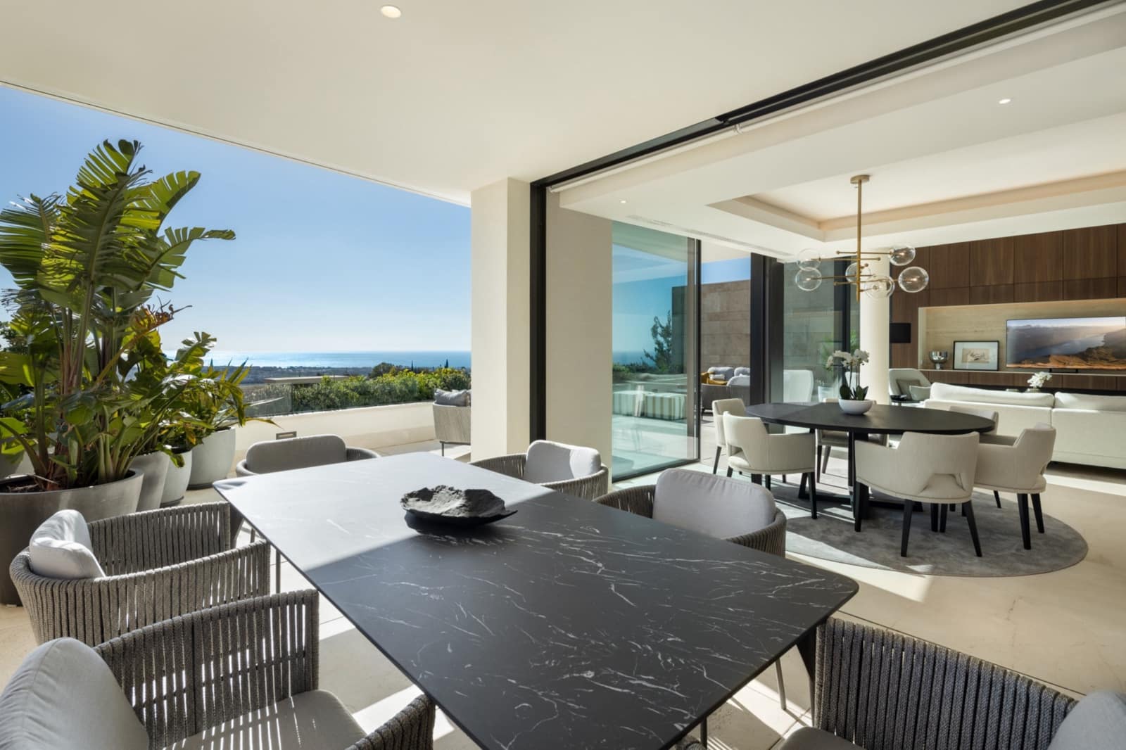 3 bedroom Flat for rent in Marbella with pool garage - € 3,000 (Ref: 10041627)