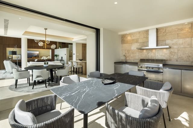 3 bedroom Flat for rent in Marbella with pool garage - € 3,000 (Ref: 10041627)
