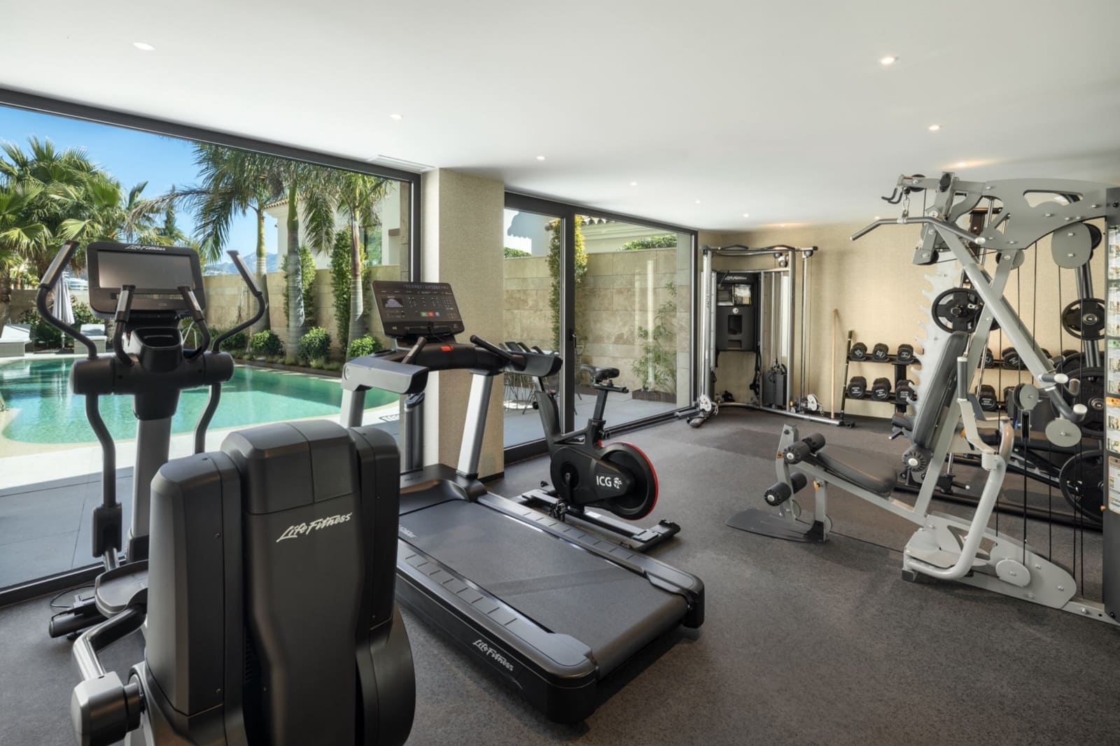 3 bedroom Flat for rent in Marbella with pool garage - € 3,000 (Ref: 10041627)