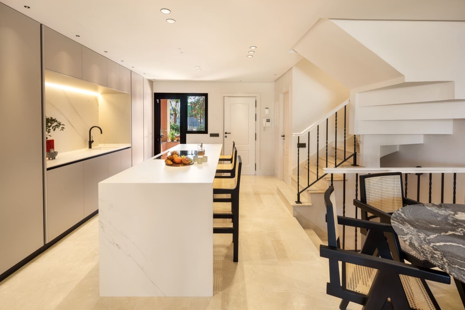 4 soverom Hus til leie i Marbella med svømmebasseng garasje - € 3 000 (Ref: 10041643)