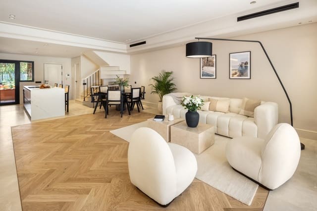 4 bedroom Townhouse for rent in Marbella with pool garage - € 3,000 (Ref: 10041643)