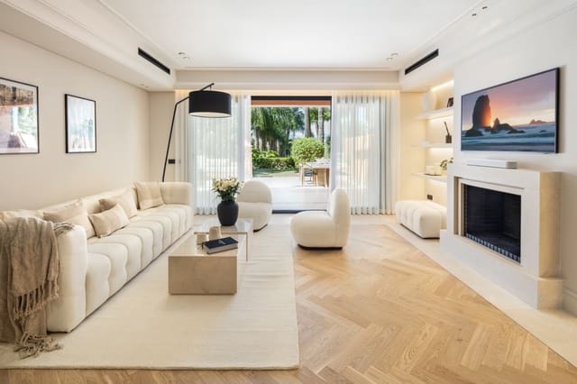 4 bedroom Townhouse for rent in Marbella with pool garage - € 3,000 (Ref: 10041643)