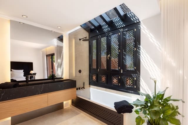 4 bedroom Townhouse for rent in Marbella with pool garage - € 3,000 (Ref: 10041643)