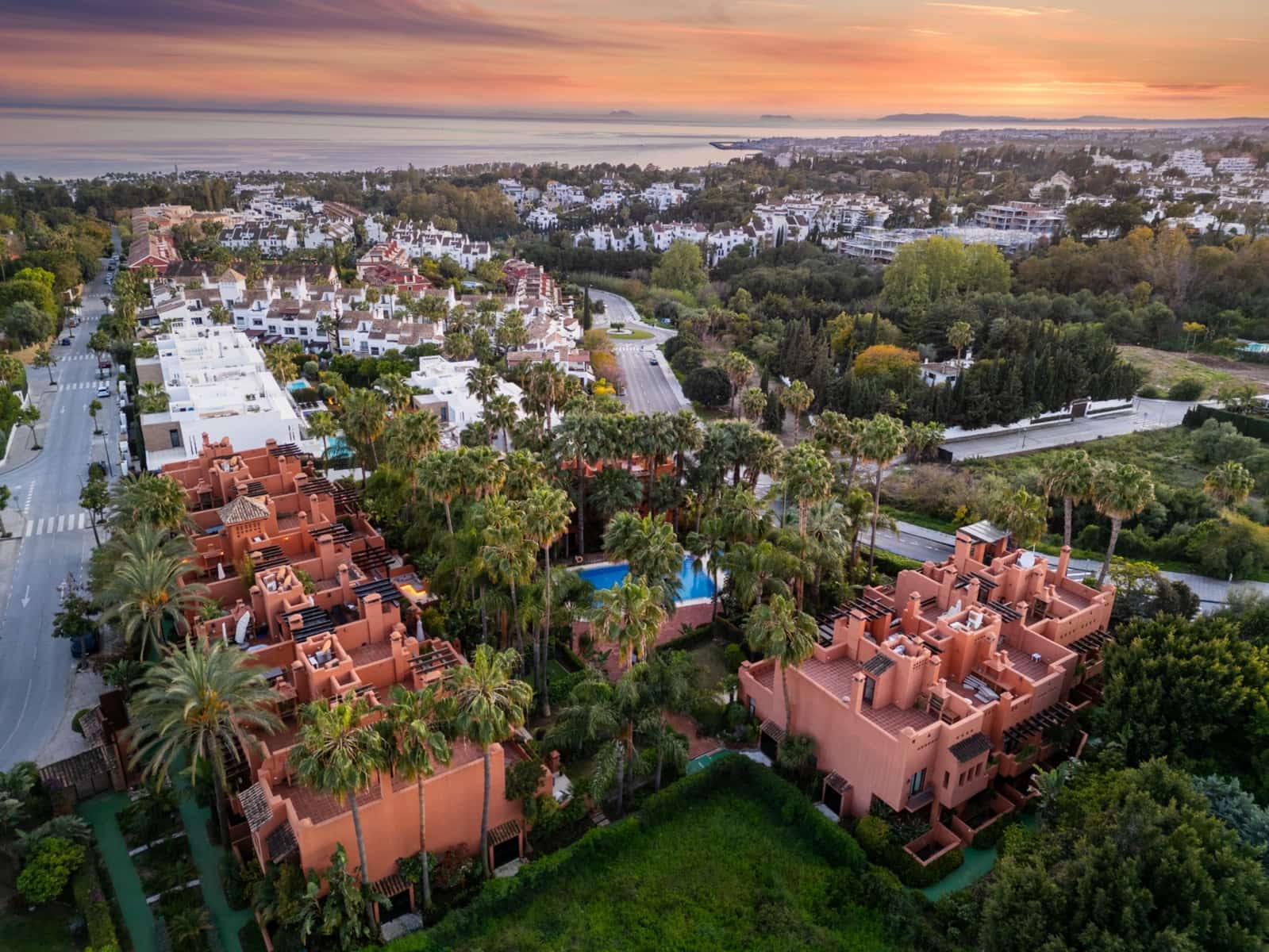 4 soverom Hus til leie i Marbella med svømmebasseng garasje - € 3 000 (Ref: 10041643)