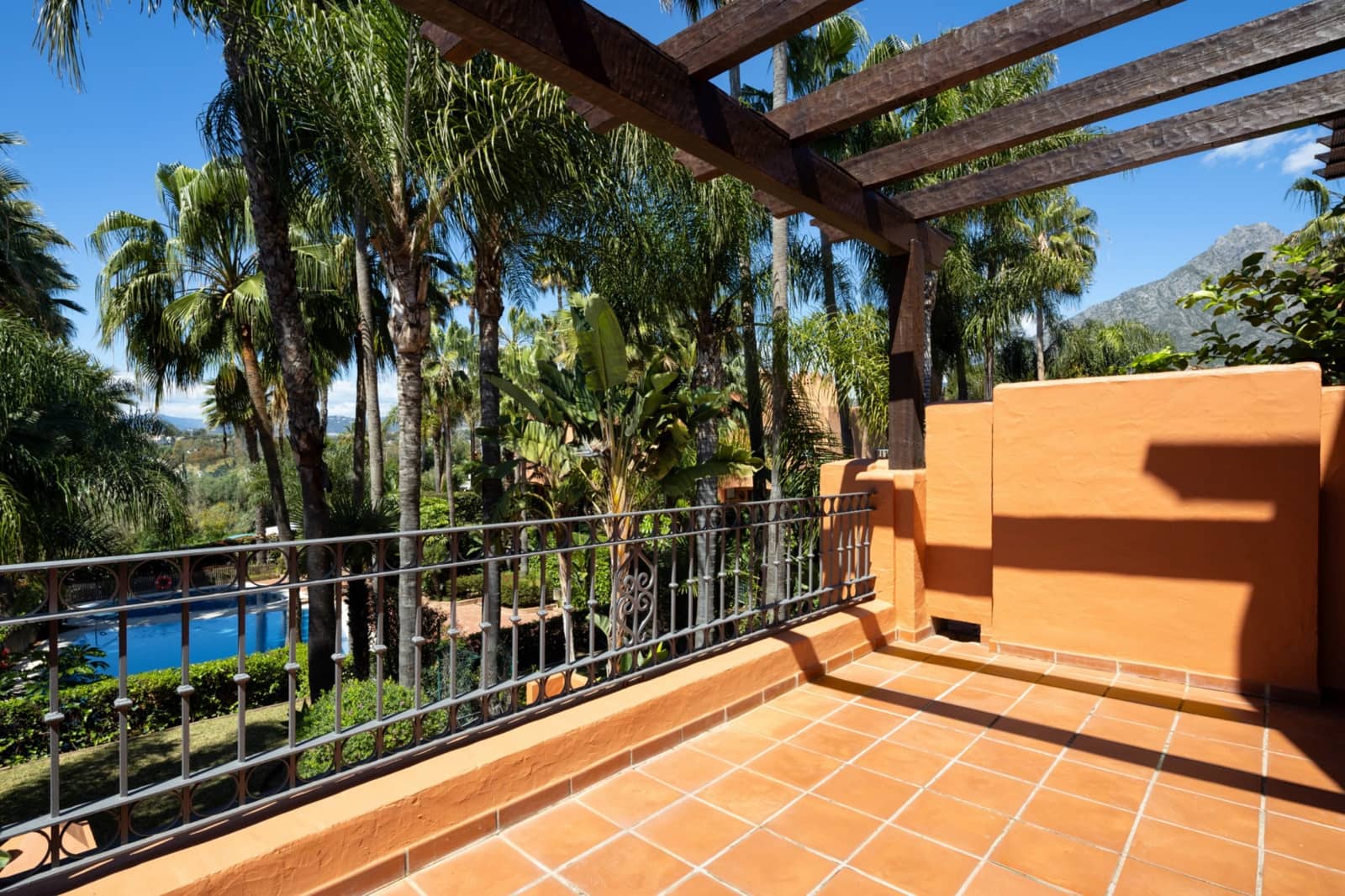 4 soverom Hus til leie i Marbella med svømmebasseng garasje - € 3 000 (Ref: 10041643)