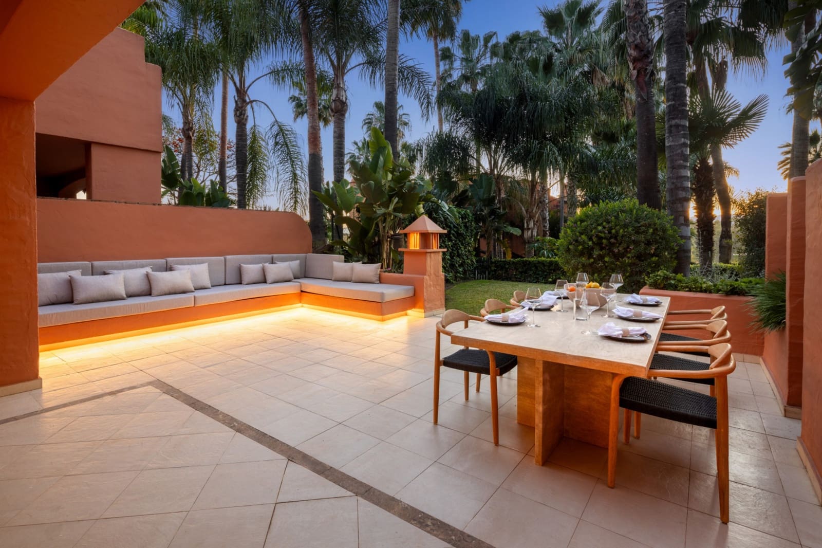 4 soverom Hus til leie i Marbella med svømmebasseng garasje - € 3 000 (Ref: 10041643)