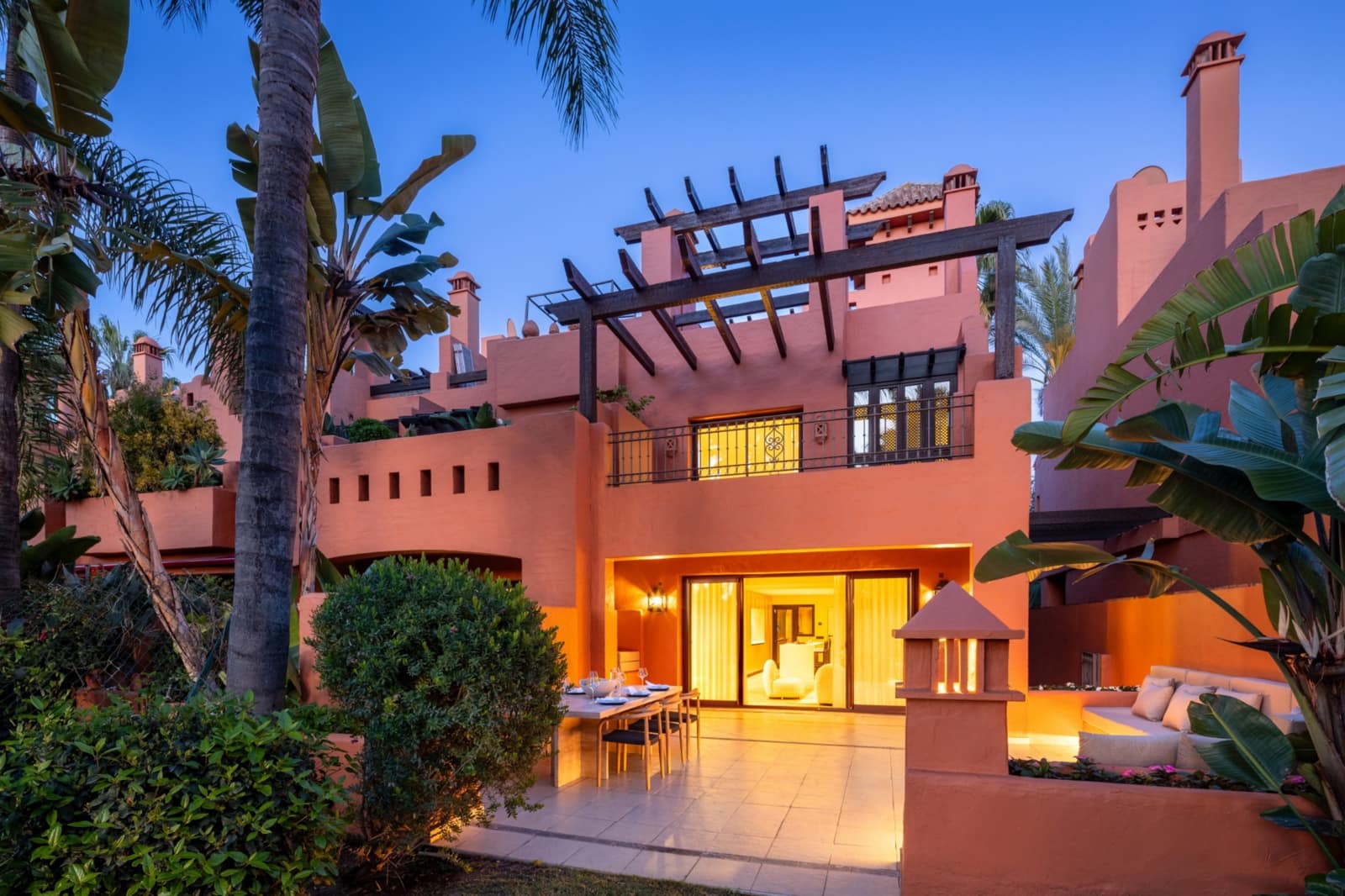 4 soverom Hus til leie i Marbella med svømmebasseng garasje - € 3 000 (Ref: 10041643)