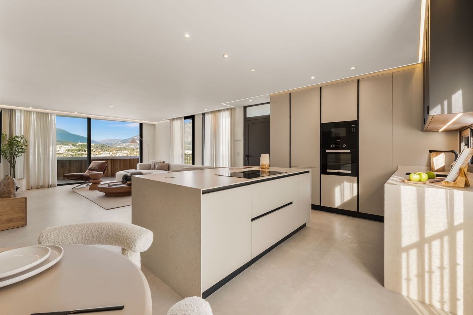 Ático de 2 habitaciones en Marbella en alquiler con piscina garaje - 2.000 € (Ref: 10041749)