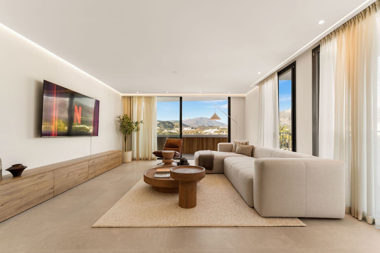 Ático de 2 habitaciones en Marbella en alquiler con piscina garaje - 2.000 € (Ref: 10041749)