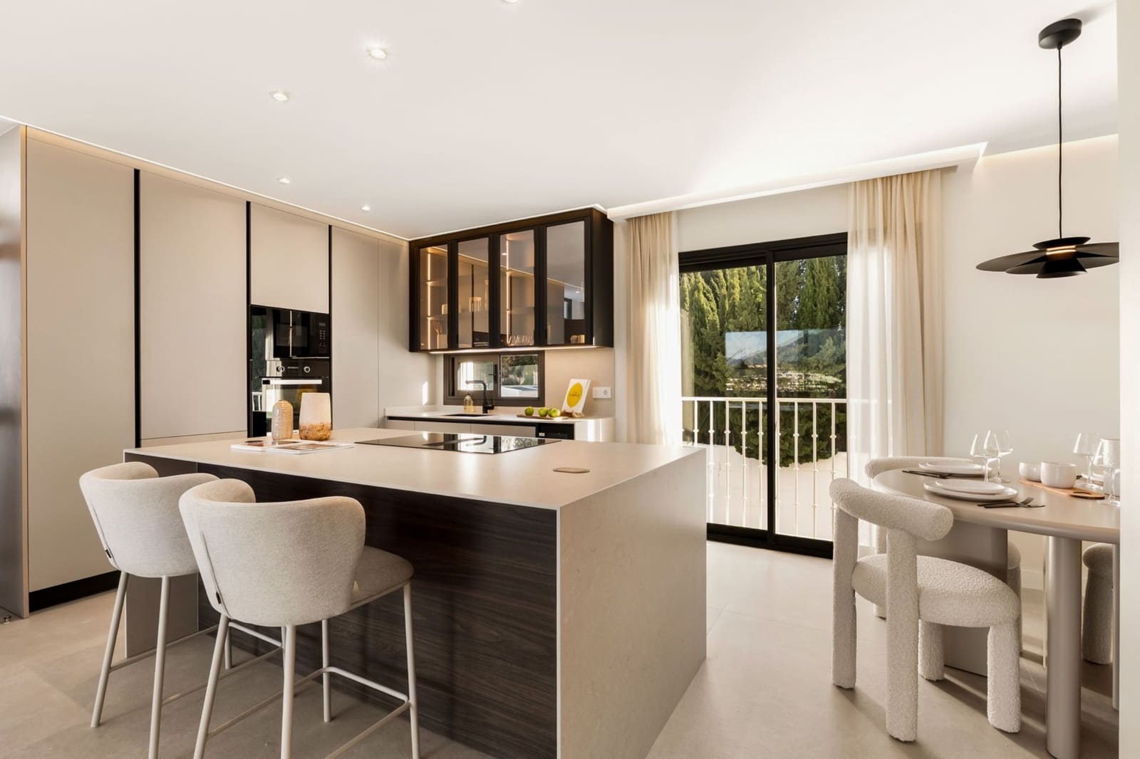 Ático de 2 habitaciones en Marbella en alquiler con piscina garaje - 2.000 € (Ref: 10041749)