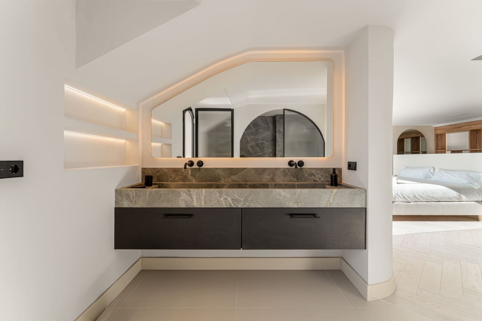 4 quarto Penthouse para arrendar em Benahavis com piscina - 2 200 € (Ref: 10041781)