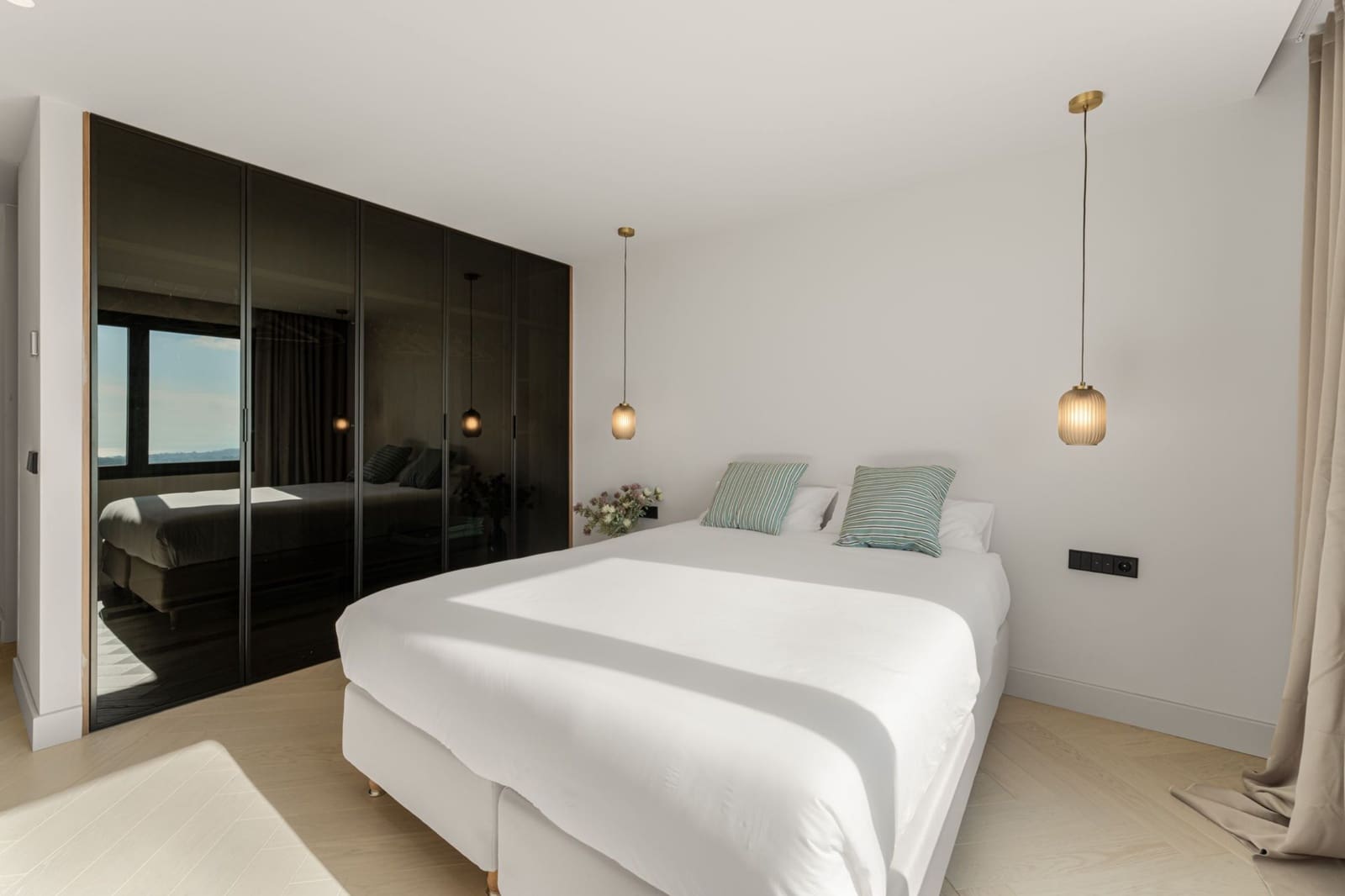 4 quarto Penthouse para arrendar em Benahavis com piscina - 2 200 € (Ref: 10041781)