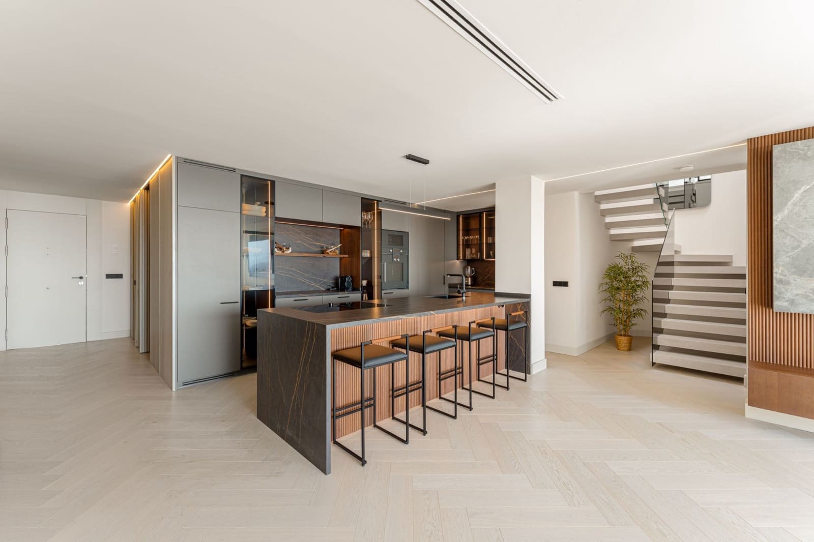 4 quarto Penthouse para arrendar em Benahavis com piscina - 2 200 € (Ref: 10041781)