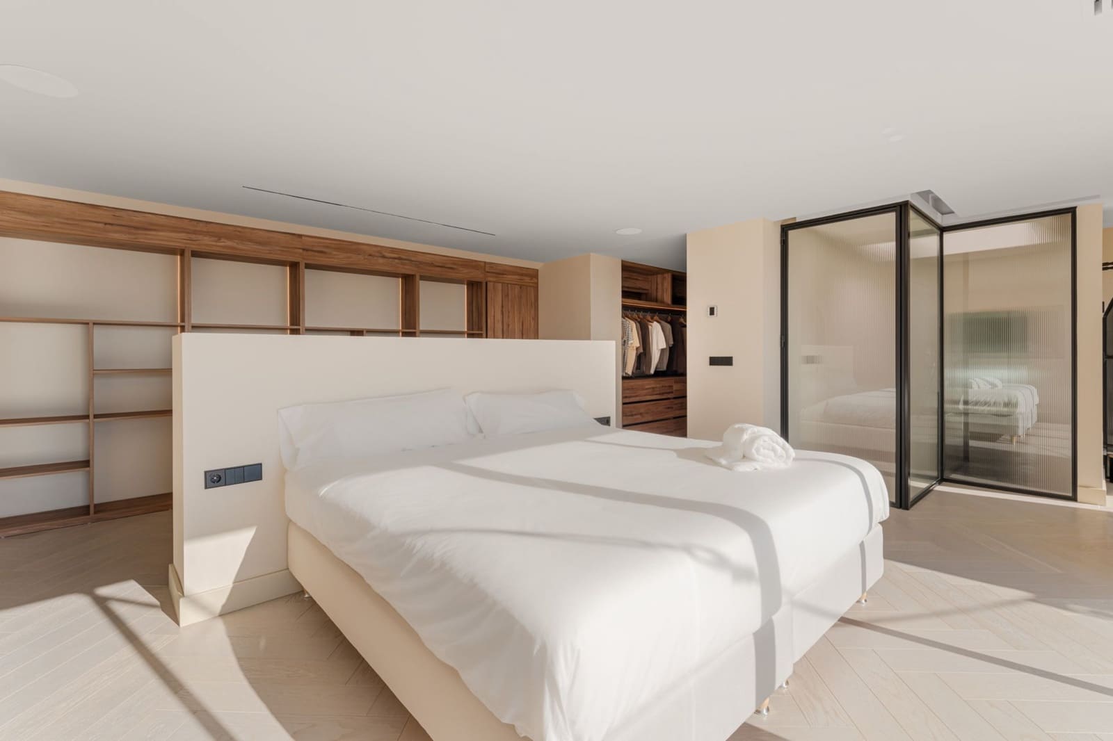 4 quarto Penthouse para arrendar em Benahavis com piscina - 2 200 € (Ref: 10041781)