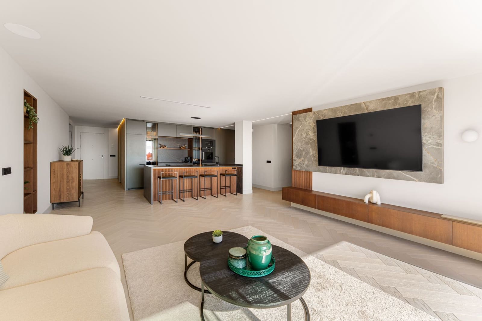 4 quarto Penthouse para arrendar em Benahavis com piscina - 2 200 € (Ref: 10041781)