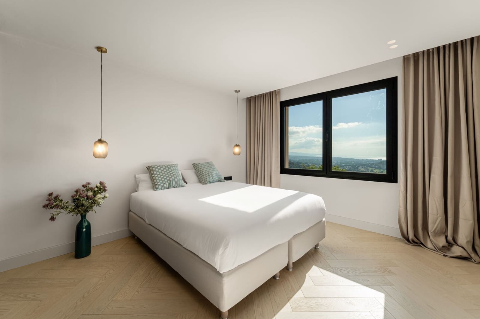 4 quarto Penthouse para arrendar em Benahavis com piscina - 2 200 € (Ref: 10041781)