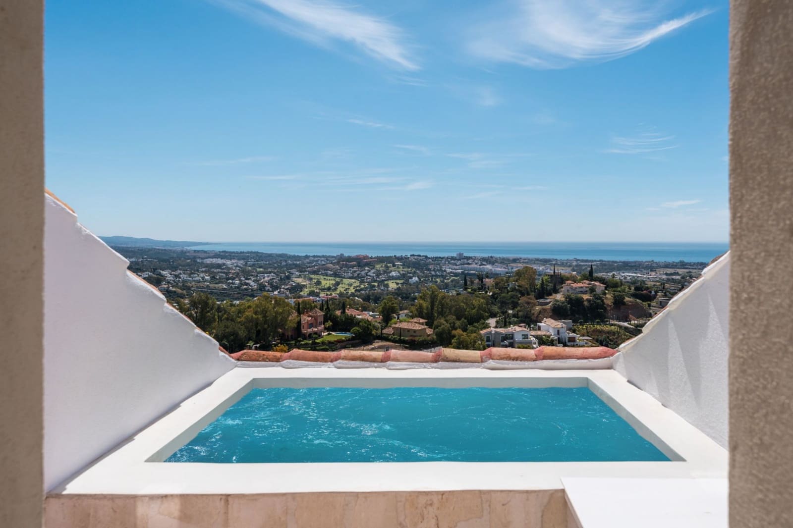4 quarto Penthouse para arrendar em Benahavis com piscina - 2 200 € (Ref: 10041781)