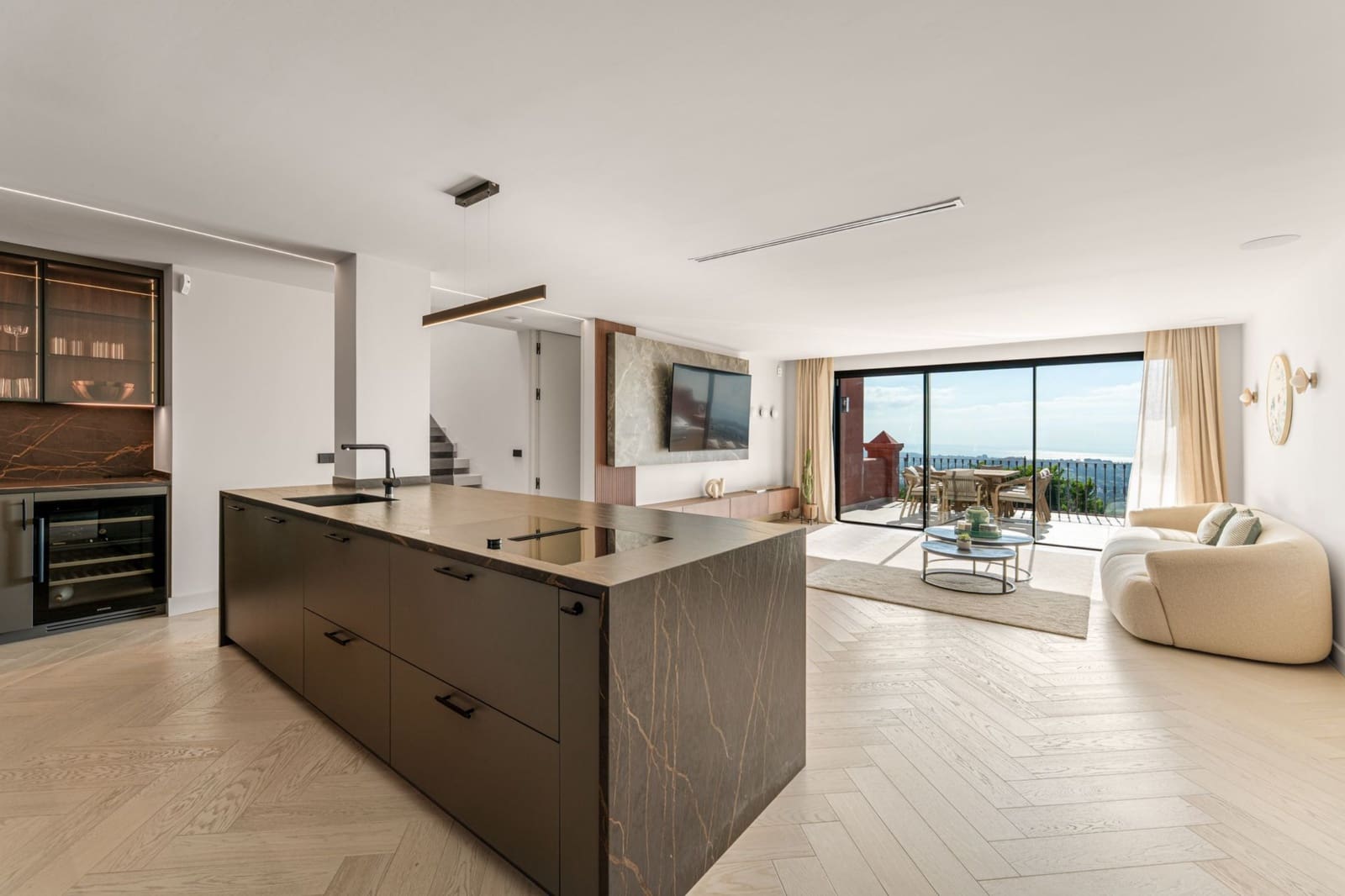 4 quarto Penthouse para arrendar em Benahavis com piscina - 2 200 € (Ref: 10041781)