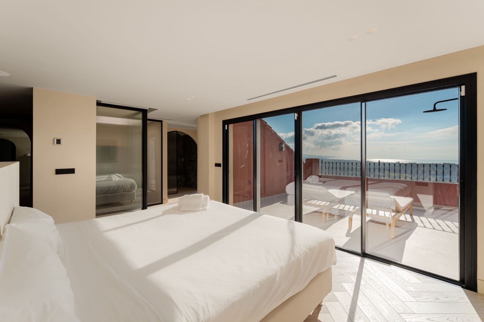 4 quarto Penthouse para arrendar em Benahavis com piscina - 2 200 € (Ref: 10041781)