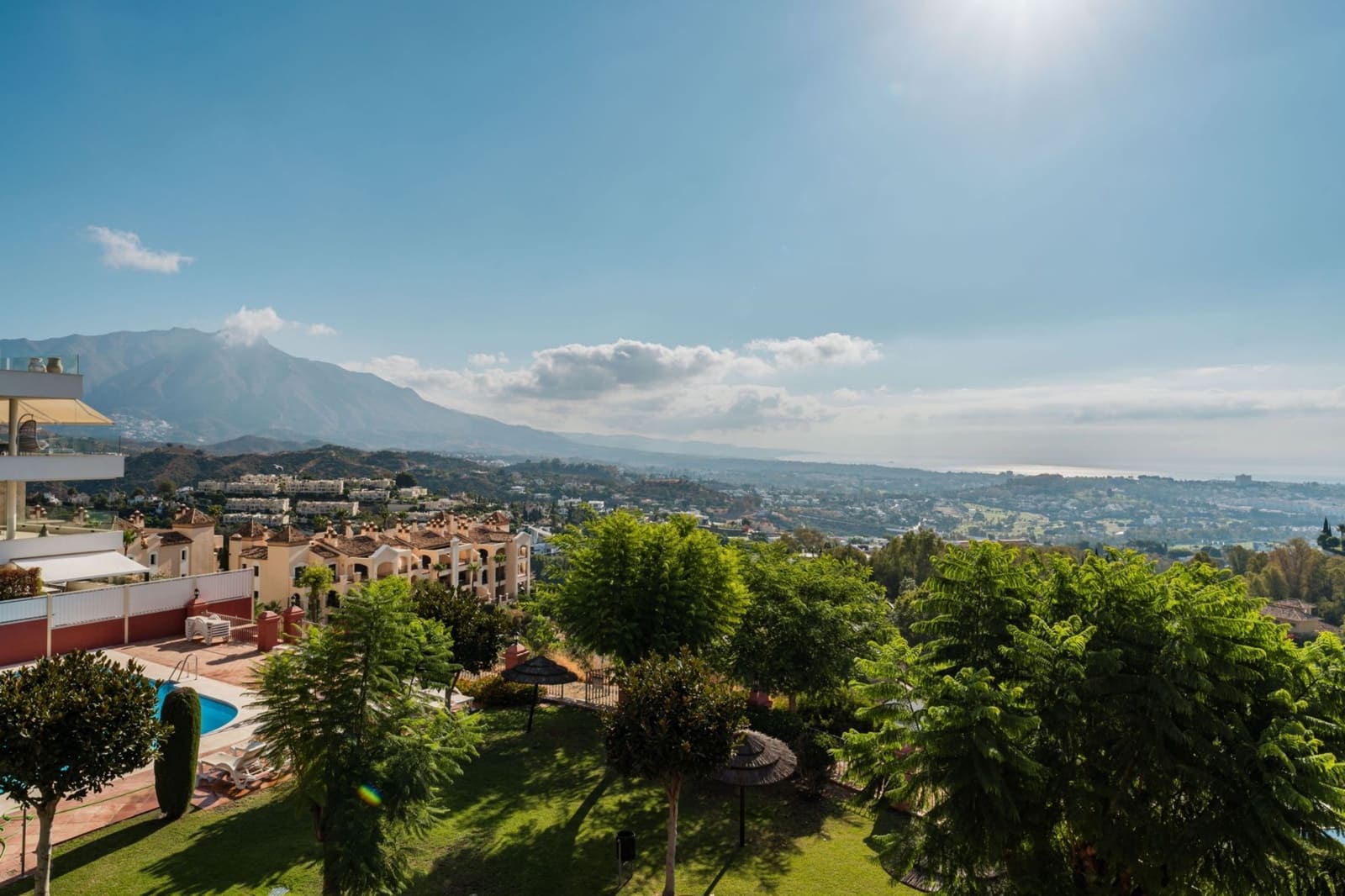 4 quarto Penthouse para arrendar em Benahavis com piscina - 2 200 € (Ref: 10041781)