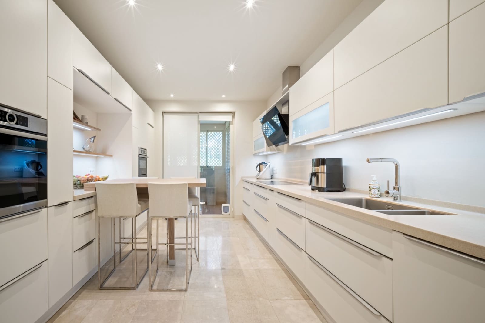 4 quarto Apartamento para arrendar em Marbella com piscina garagem - 2 000 € (Ref: 10041792)
