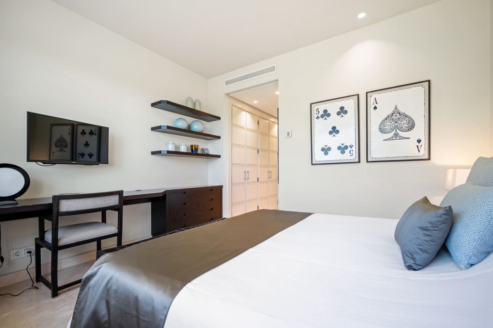 4 quarto Apartamento para arrendar em Marbella com piscina garagem - 2 000 € (Ref: 10041792)