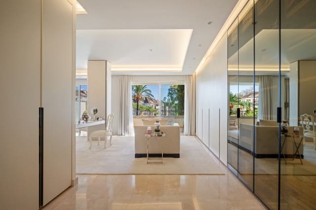 Appartement de 4 chambres à louer à Marbella avec piscine garage - 2 000 € (Ref: 10041792)