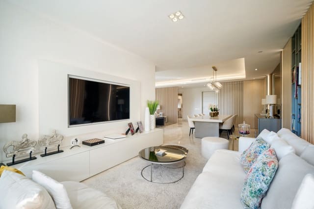 Appartement de 4 chambres à louer à Marbella avec piscine garage - 2 000 € (Ref: 10041792)