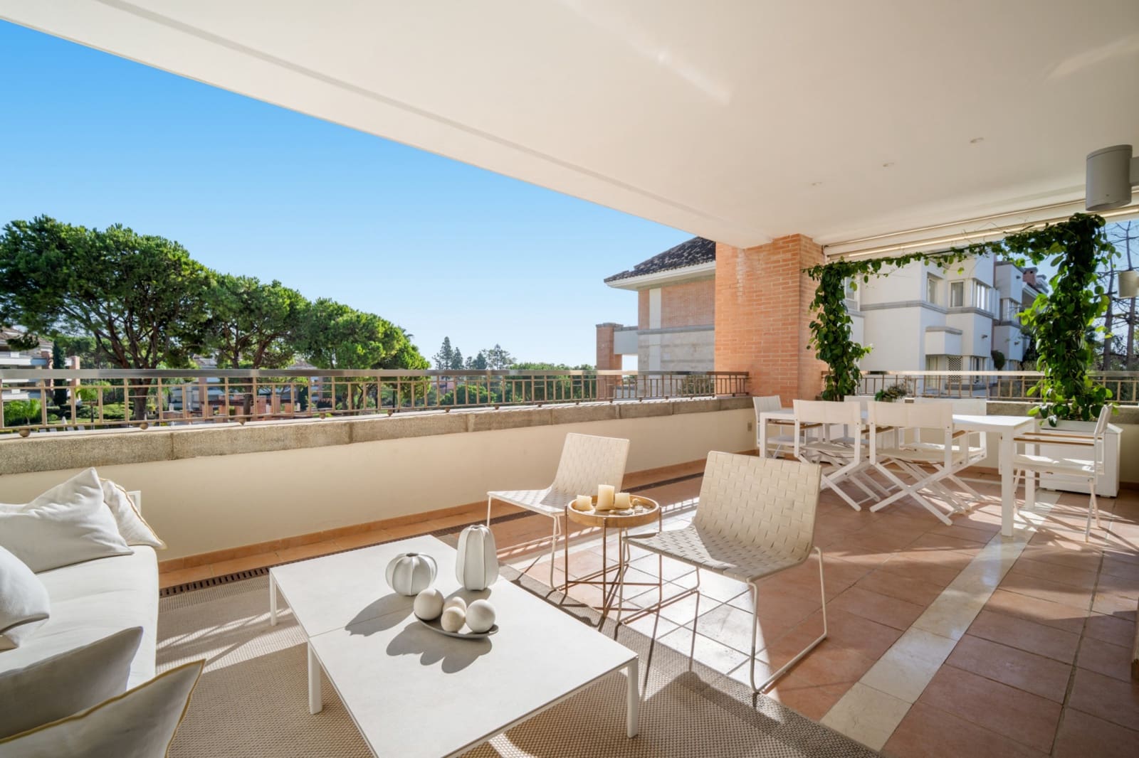 4 quarto Apartamento para arrendar em Marbella com piscina garagem - 2 000 € (Ref: 10041792)