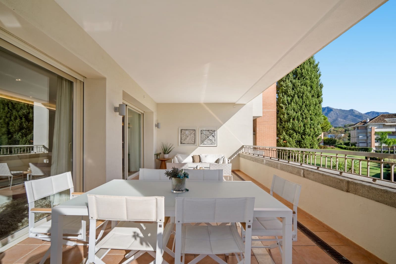 4 quarto Apartamento para arrendar em Marbella com piscina garagem - 2 000 € (Ref: 10041792)