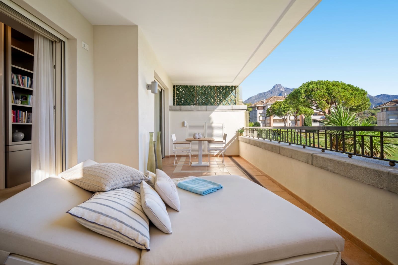 4 quarto Apartamento para arrendar em Marbella com piscina garagem - 2 000 € (Ref: 10041792)