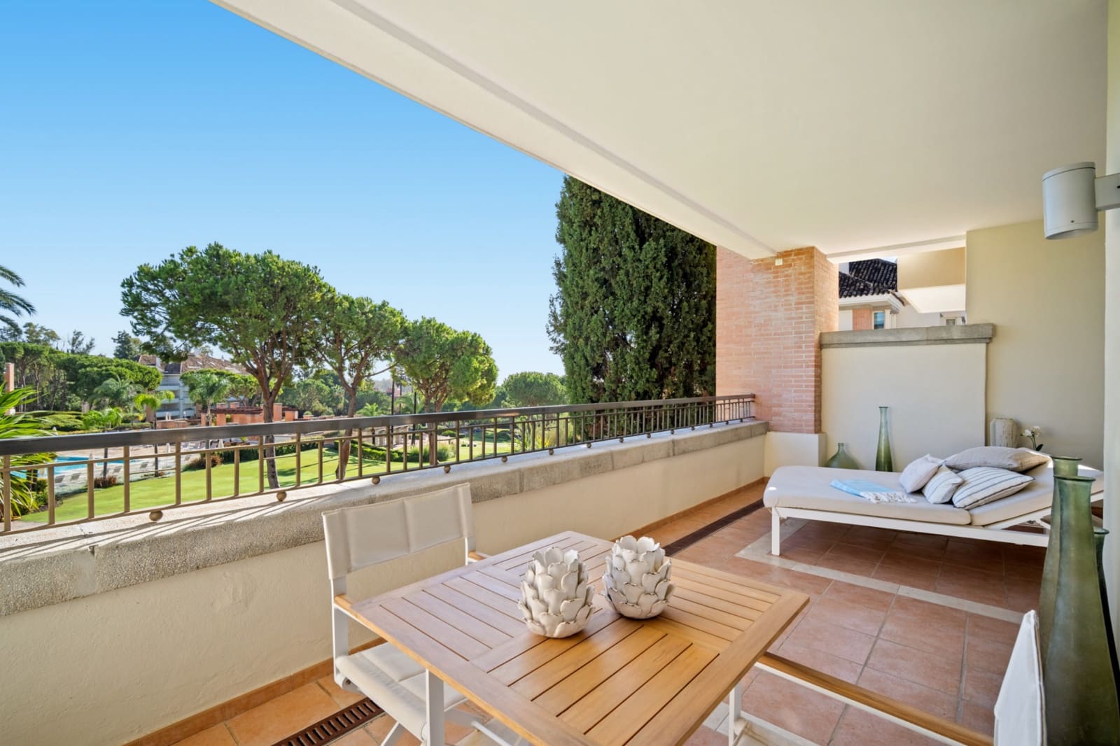 4 quarto Apartamento para arrendar em Marbella com piscina garagem - 2 000 € (Ref: 10041792)